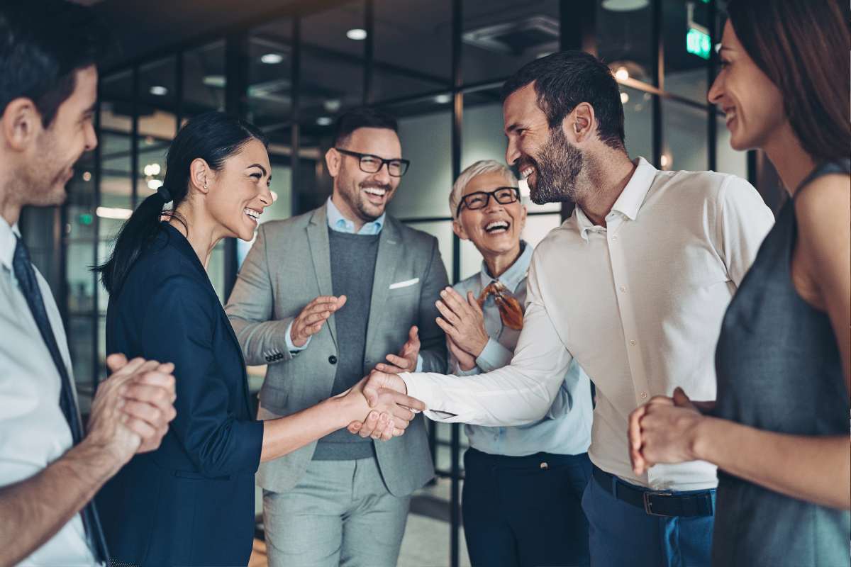 Travailler au sein de l'entreprise avantages et inconvénients